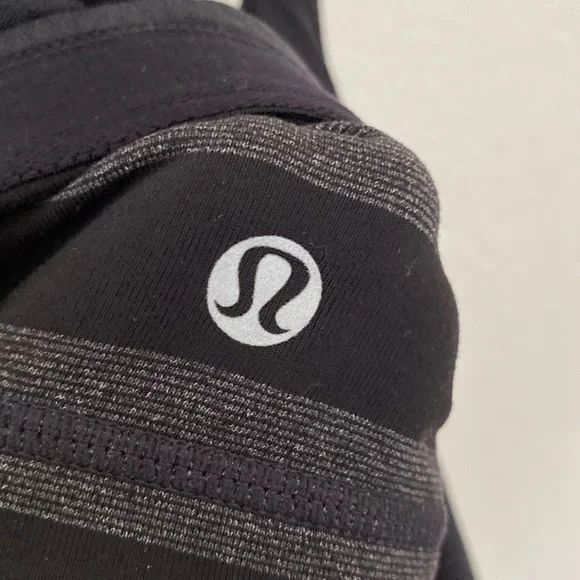 Lululemon work out tank with built-in bra - Picture 3 of 6